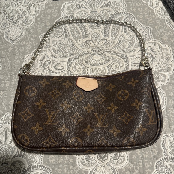 Meet your posher! UNLISTED - Picture 9 of 12